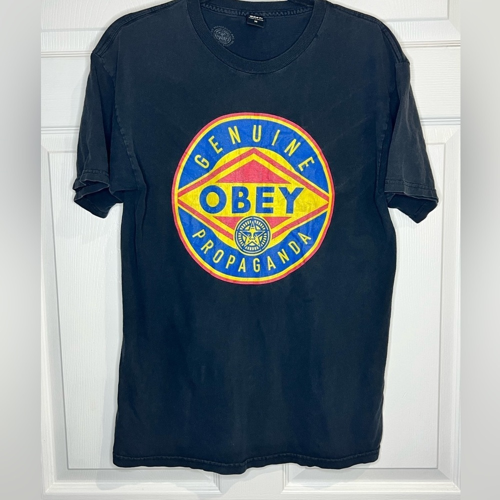 Vintage OBEY Men's Black Graphic Propaganda Shirt - Size Medium